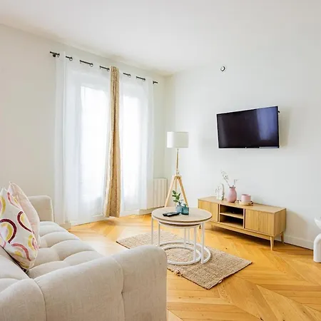 #2bedrooms #artsetmetiers #republique Paris