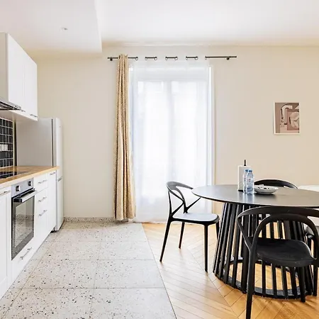 #2bedrooms #artsetmetiers #republique *